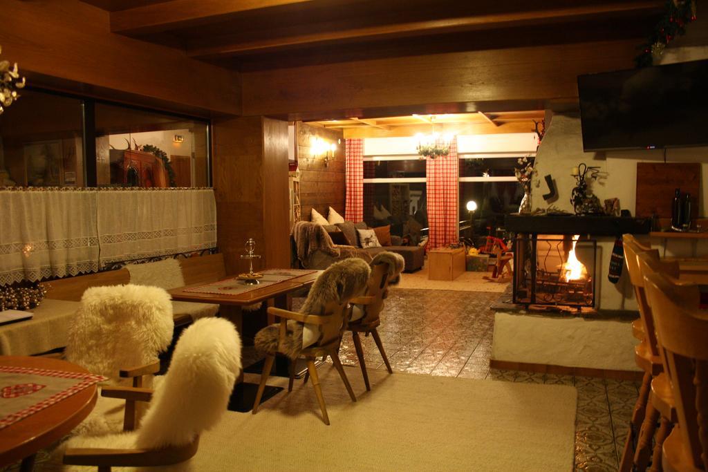 Landhotel Wolf ลอยทัช ภายนอก รูปภาพ